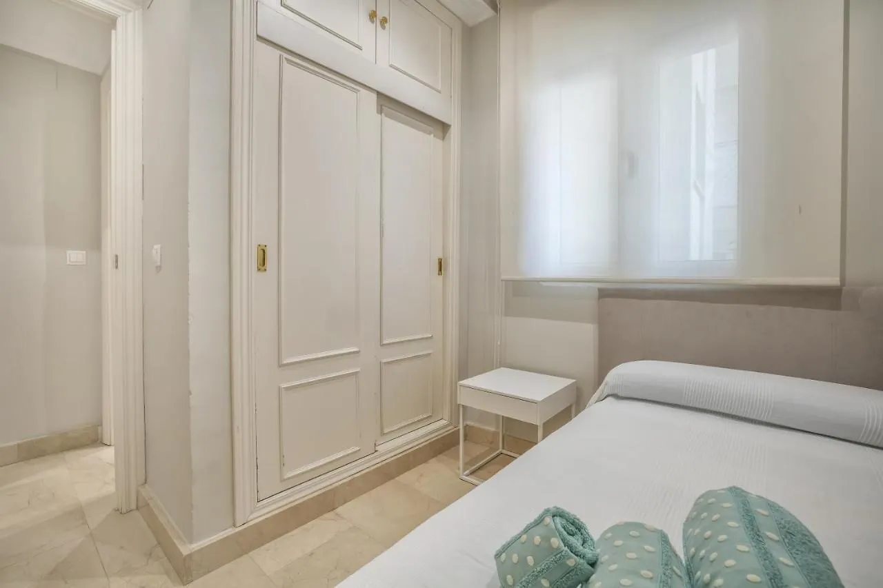 Апартаменты Apartamento Los Tilos & Parking & Piscina Кордова